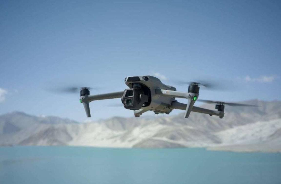 dji air 3S v letu